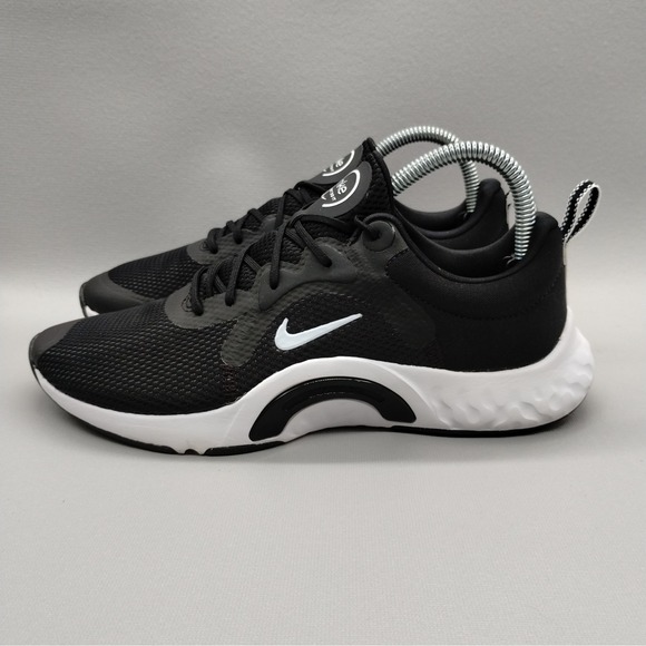 Nike Renew In Season TR 11 Cross Training Sneakers Womens Size 8.5 Black White - Picture 1 of 9